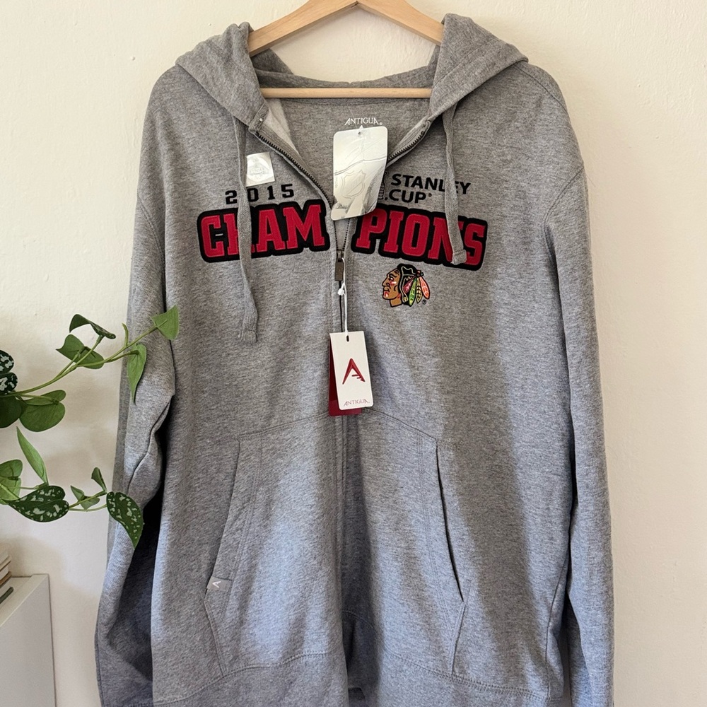 2015 Stanley Cup Champions Chicago Blackhawks Hoodie New With Tags - Size XL